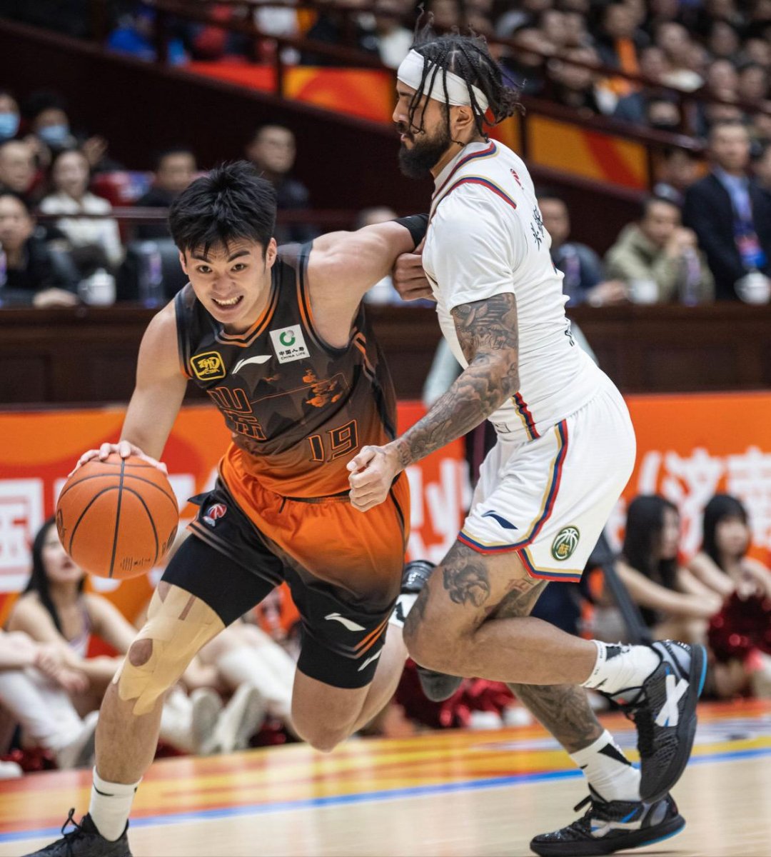 欧篮联赛前再迎强敌，犹他爵士手感冰凉，主帅态度：压力陡增，身体对抗强度拉满的简单介绍